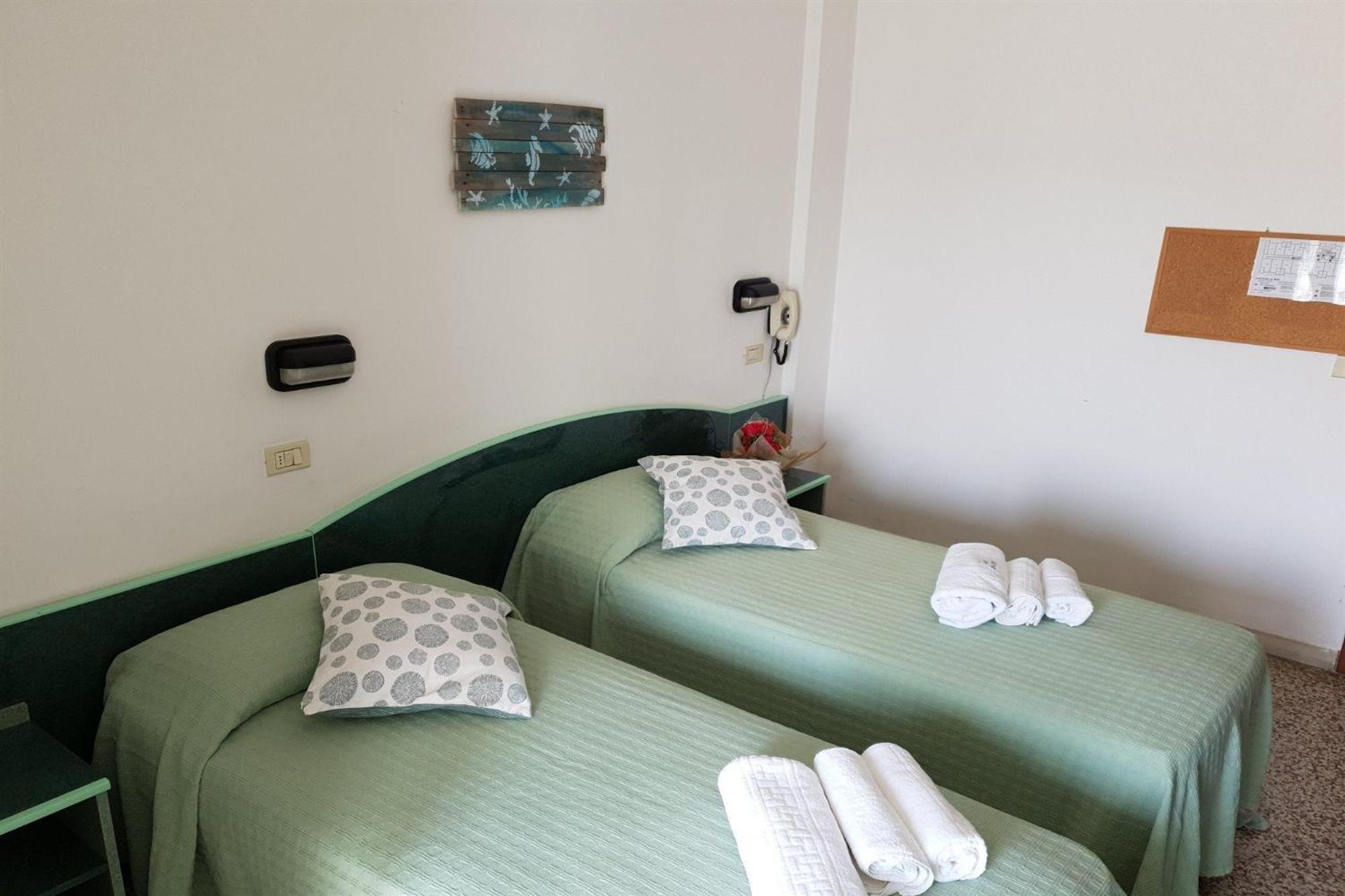 Hotel Concordia Palace リミニ エクステリア 写真